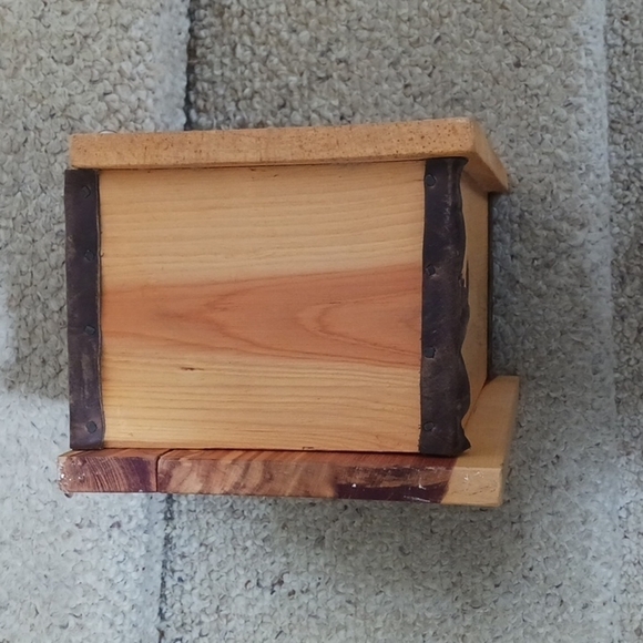 Vintage Handcrafted Small Jewelry Box/Chest - Picture 5 of 12